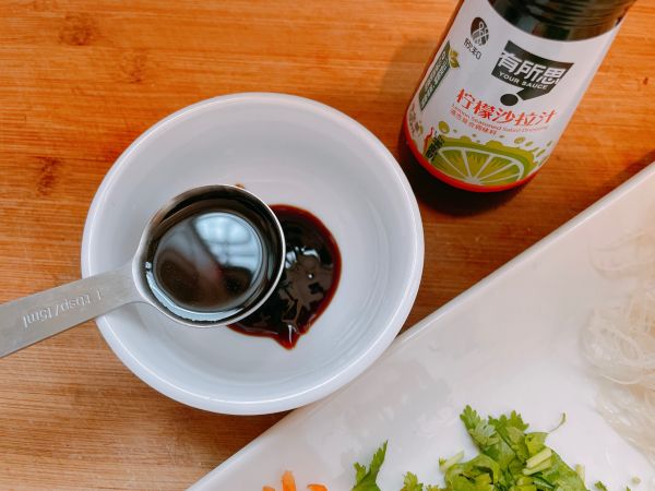 胡萝卜凉拌龙须菜