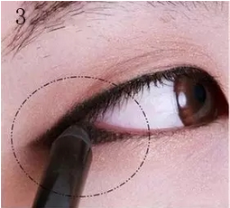 无辜单眼皮眼妆