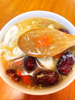 当归红枣枸杞鸡蛋汤