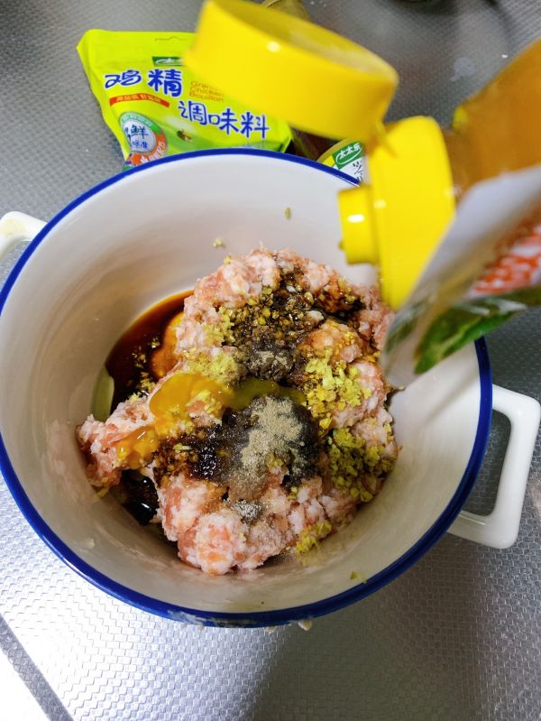 荠菜猪肉馅手工饺子