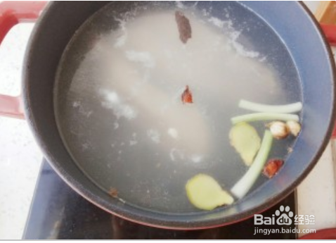 制作清汤牛肉面