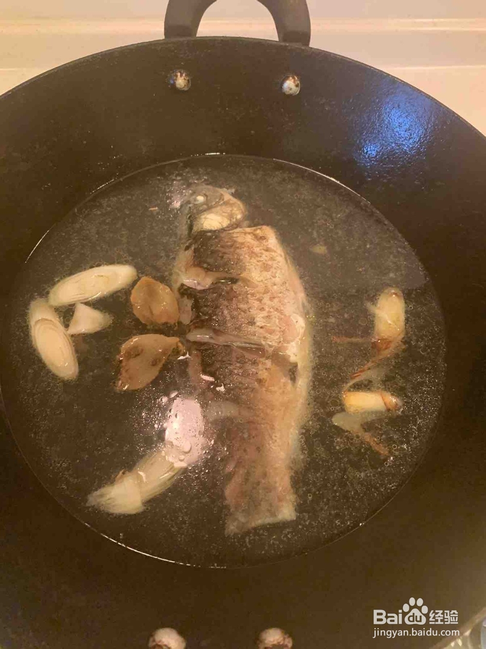 特色新法鲫鱼豆腐汤
