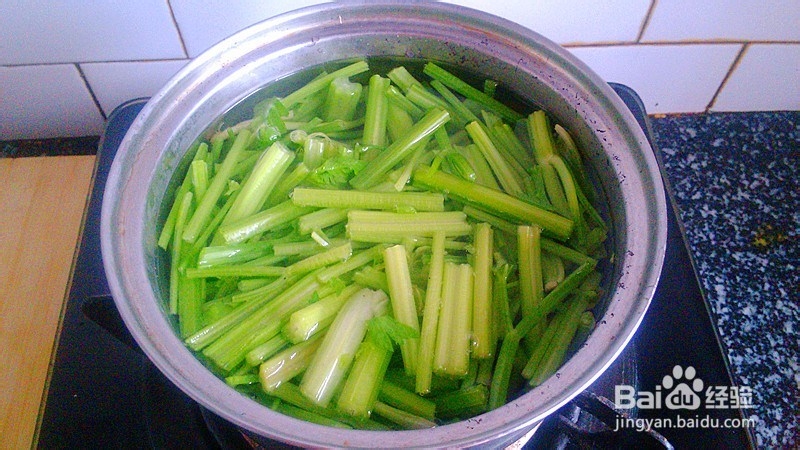 鲜香美味芹菜炒肉——营养膳食搭配系列之九