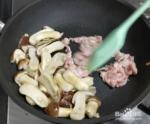 姬松茸炒肉的做法