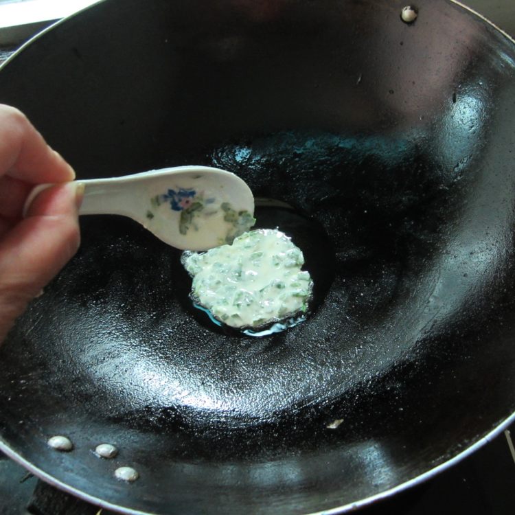 简单又美味的韭菜煎饼,看完你就知道!