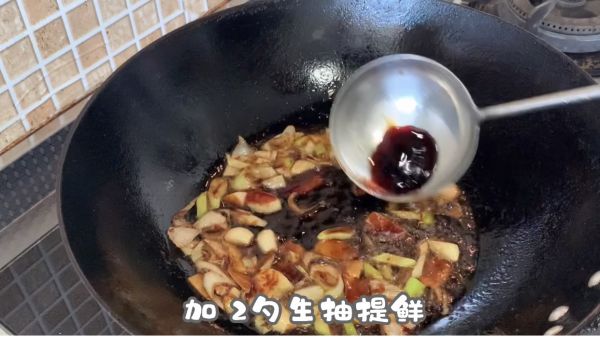 酱烧小黄鱼贴饼子