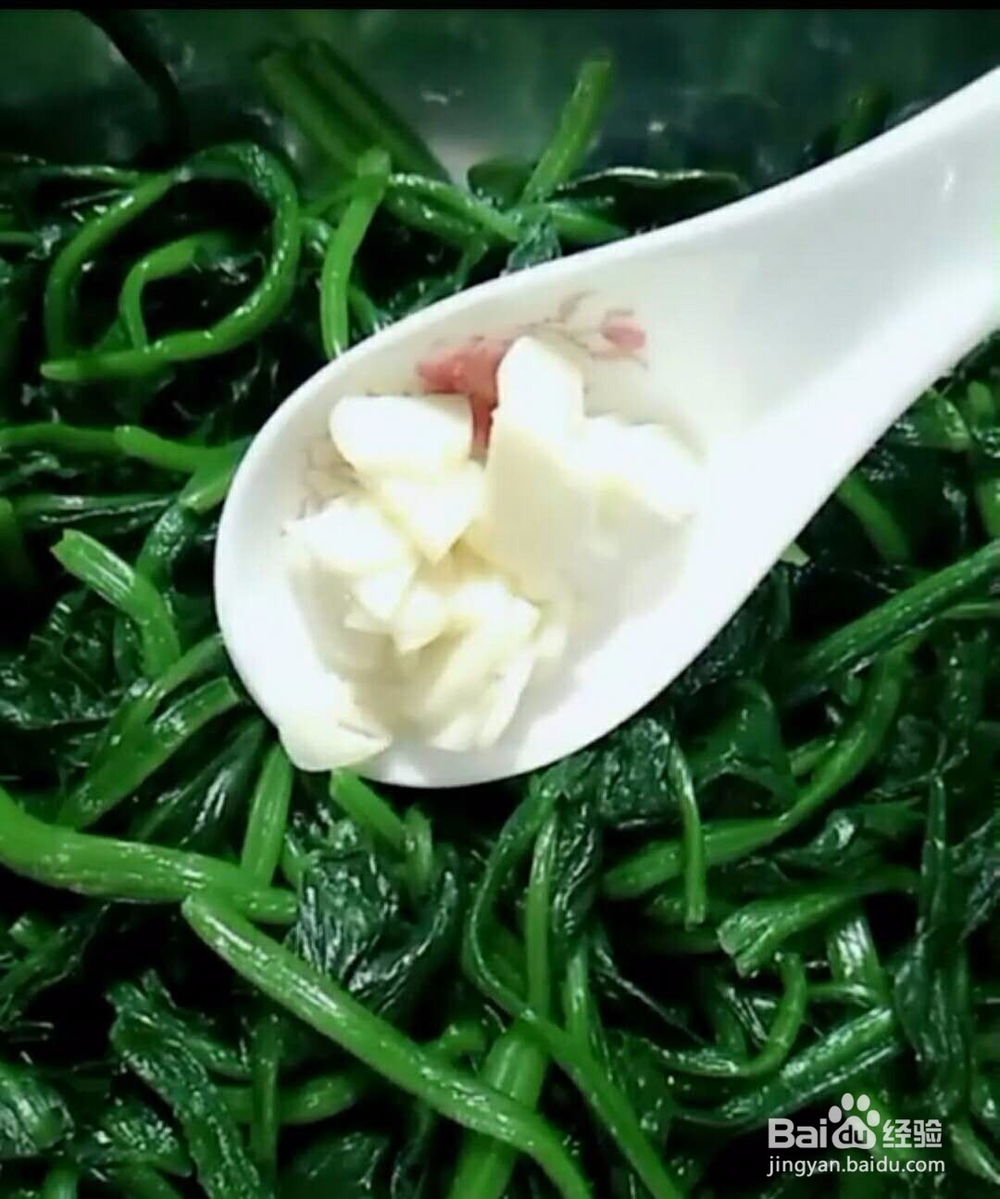 凉拌菠菜果仁做法