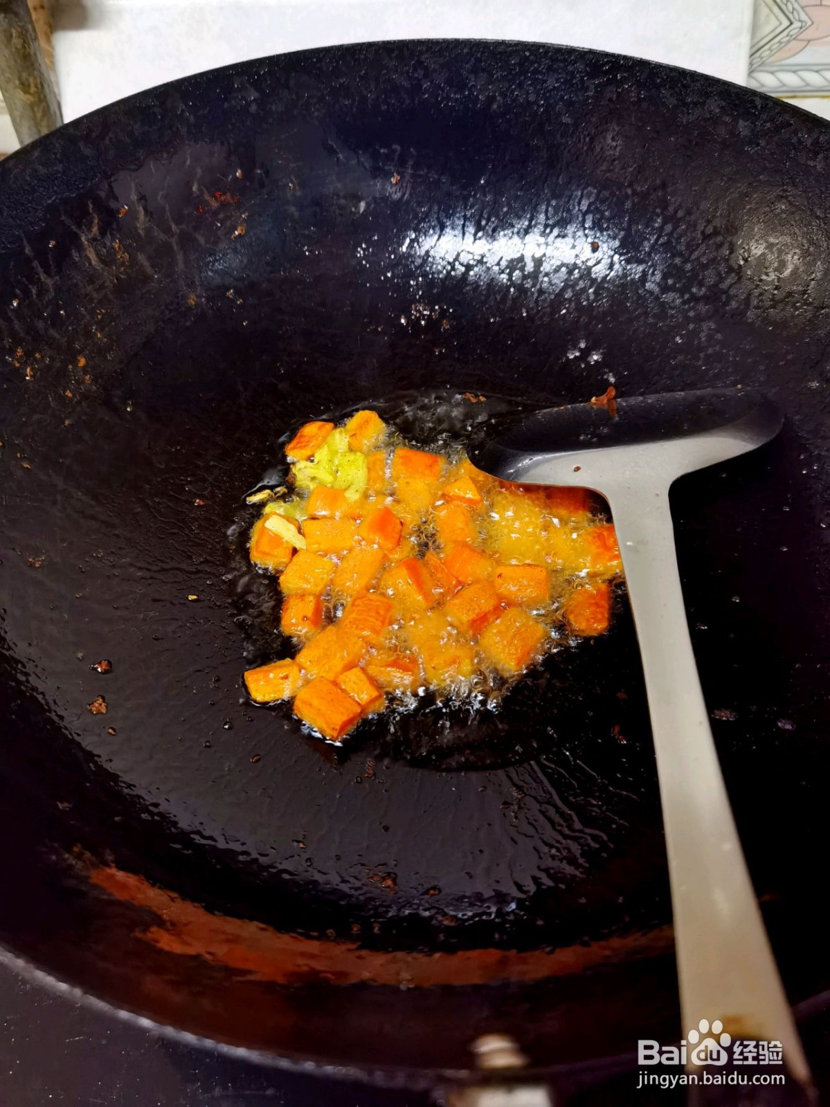 杏鲍菇炒鸡丁怎么做