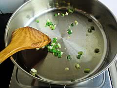 胡萝卜炒金针菇