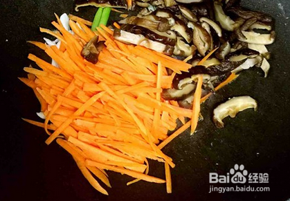 鸡蛋炒粉干的做法