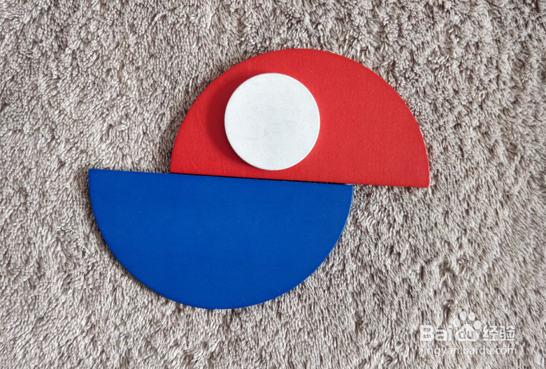 用蒙氏积木怎样拼一只站着拍翅的大嘴鸟？