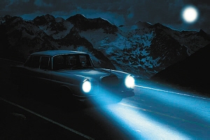 夜晚开车怎么预防灯光炫目？