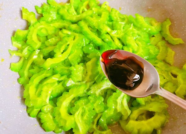 蚝油遇苦瓜肉片