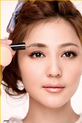 轻柔眉妆的基本技法