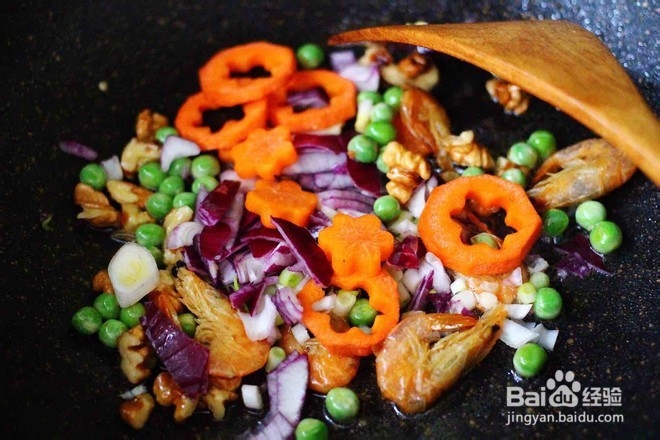 核桃鸡蛋炒饭怎么做