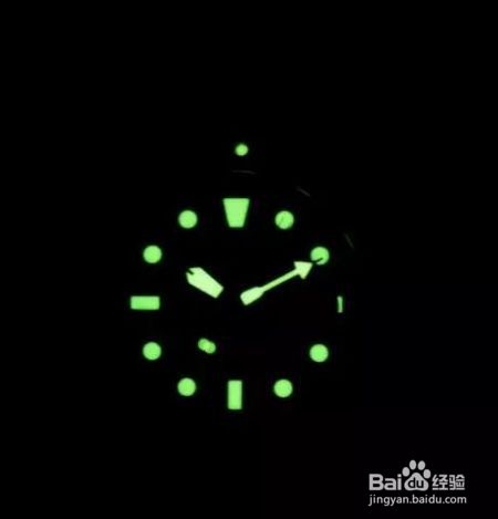 这个夏天的海滩，最好看的比基尼？潜水表不服