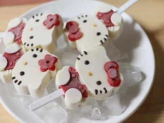 Kitty草莓奶油冰棍怎么做