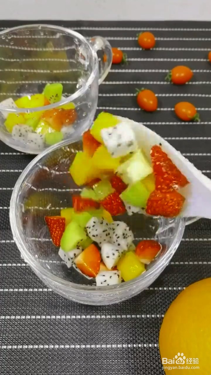 如何制作冰凉爽口的水果果冻