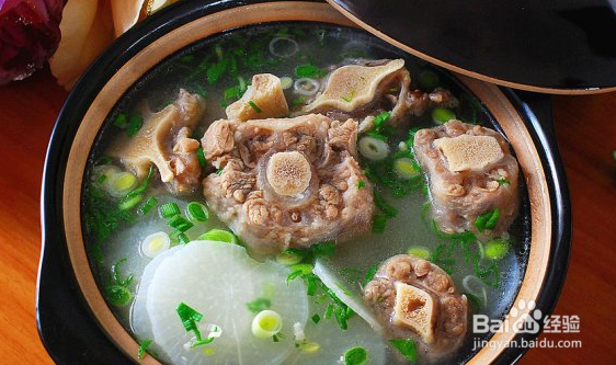 营养美味的牛尾萝卜汤