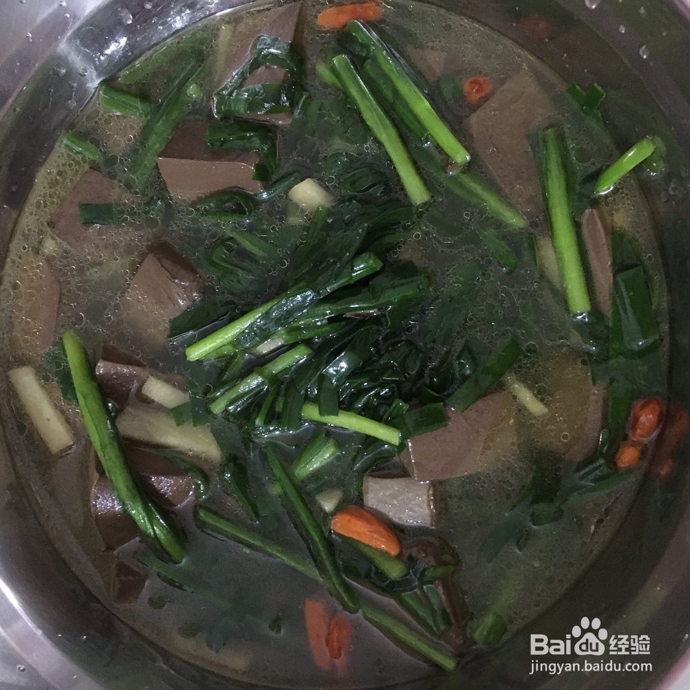 猪红煮韭菜汤怎么做简单好吃？