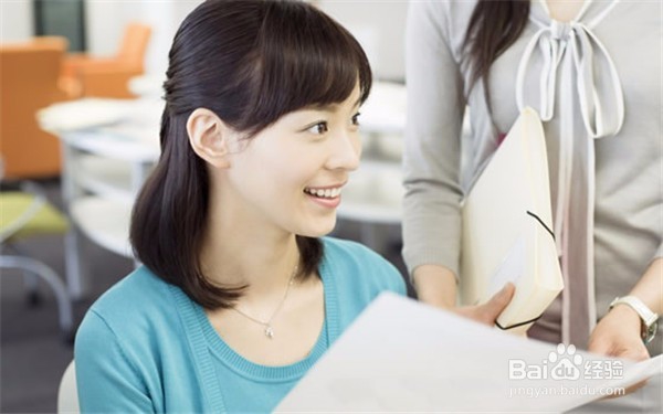 职场新人如何在职场中保持和展现正能量形象？