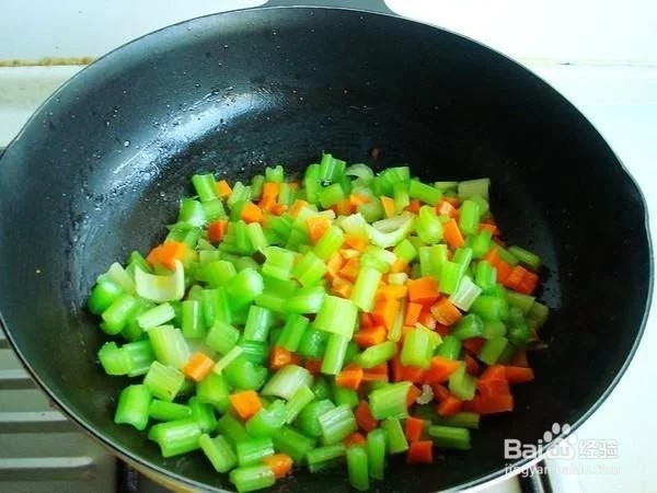 芹菜炒腊肠的烹饪