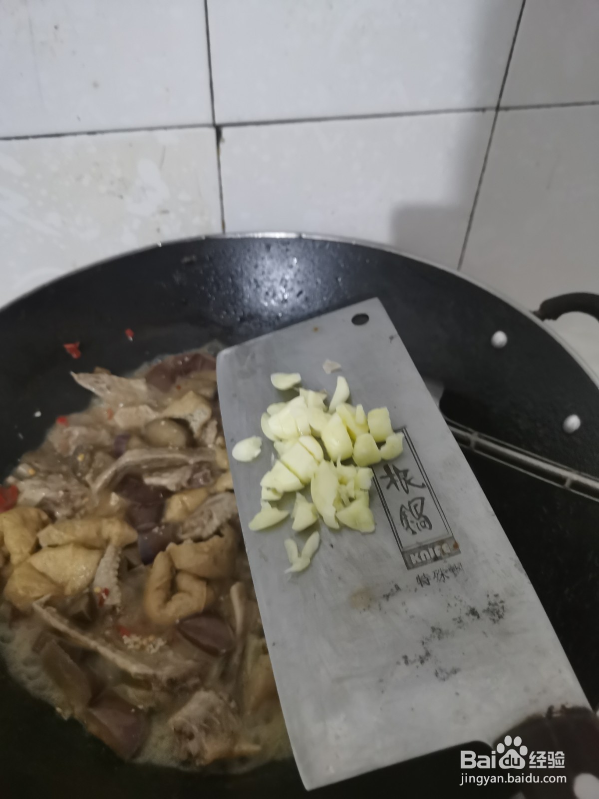 鸭翅膀如何焖茄子