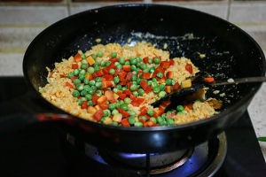 虾仁咸蛋炒饭的的美味做法