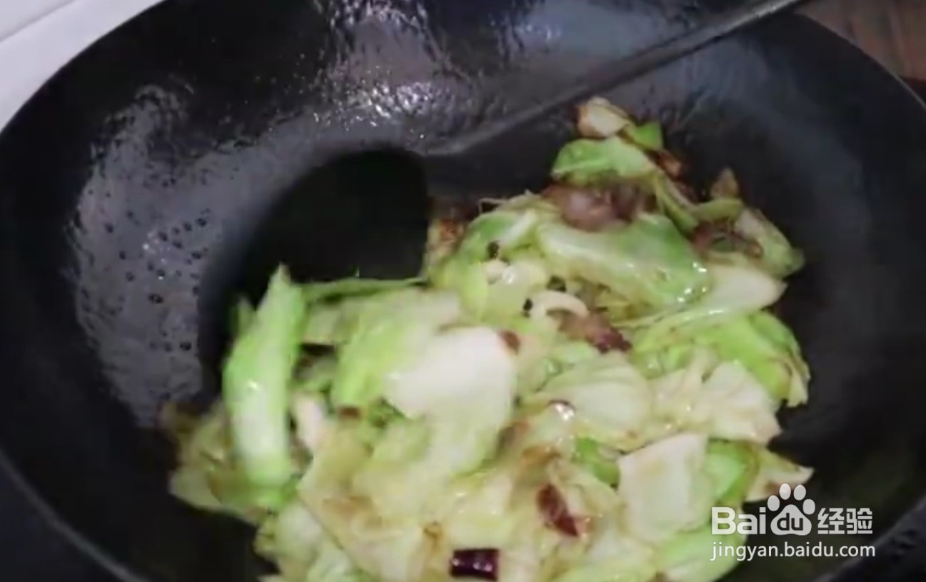 如何做手撕包菜？