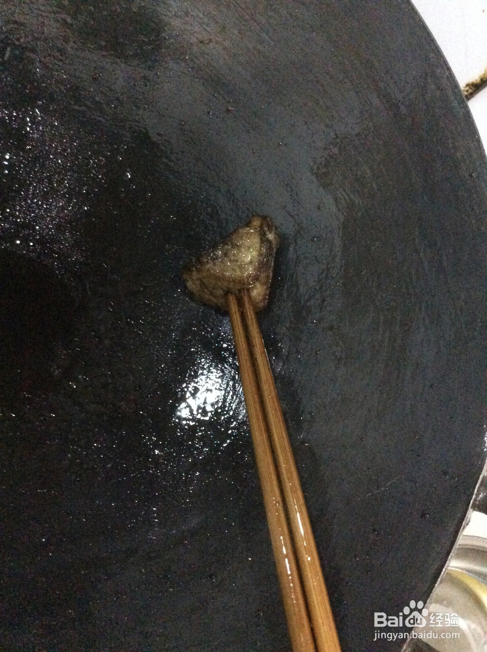 如何给新铸铁锅开锅，新铸铁锅的开锅方法