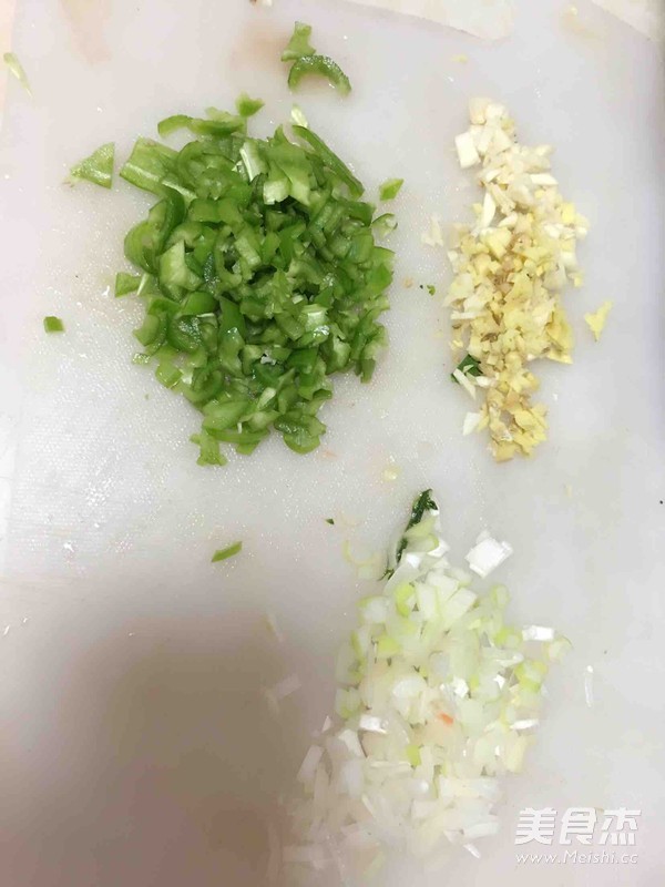 青椒皮蛋的做法
