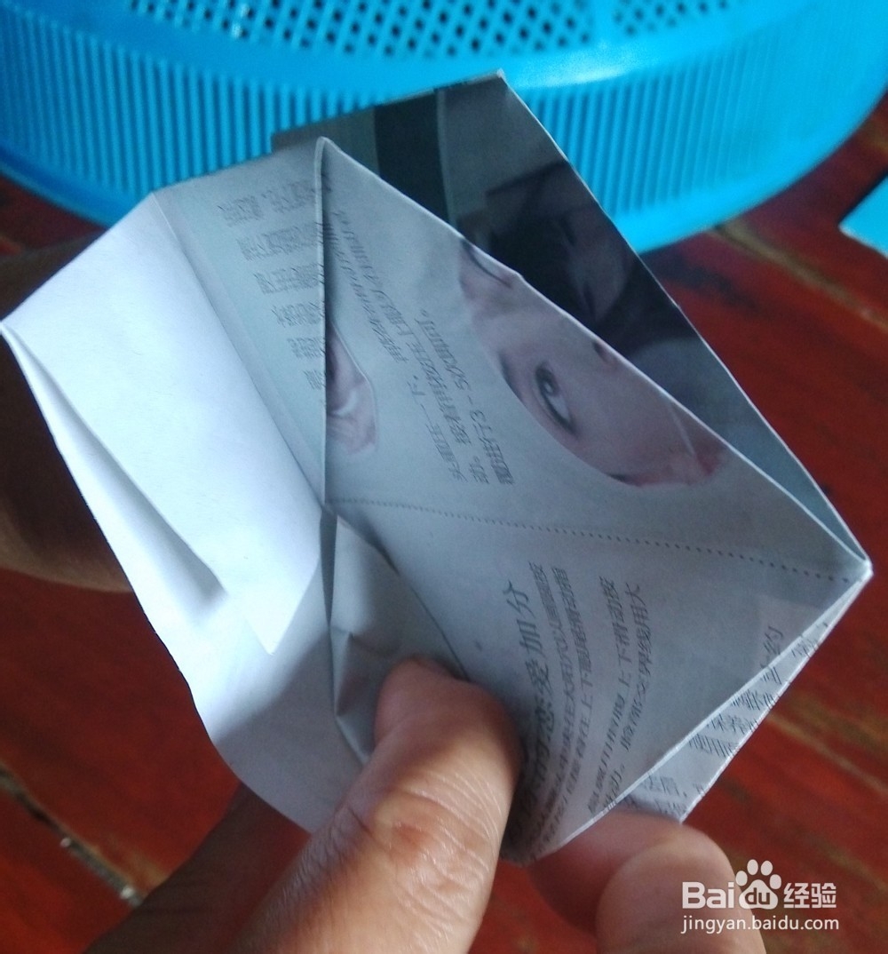如何制作餐桌上的吐骨头的垃圾纸盒