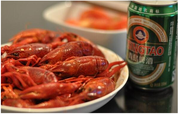小龙虾和啤酒能一起吃吗