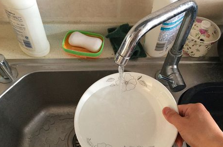 微波炉可以蒸生包子吗?还是只能加热熟包子
