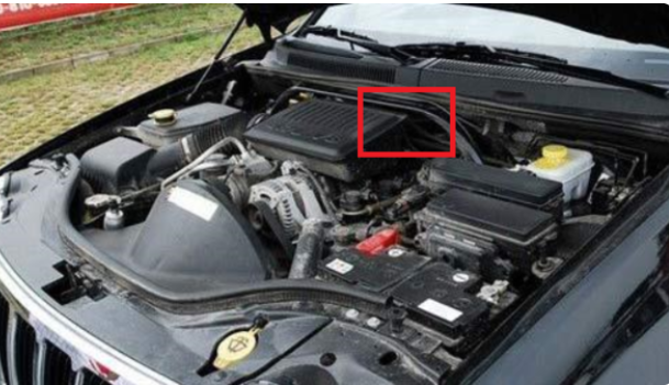 沃尔沃XC902.5TAWD发动机号位置