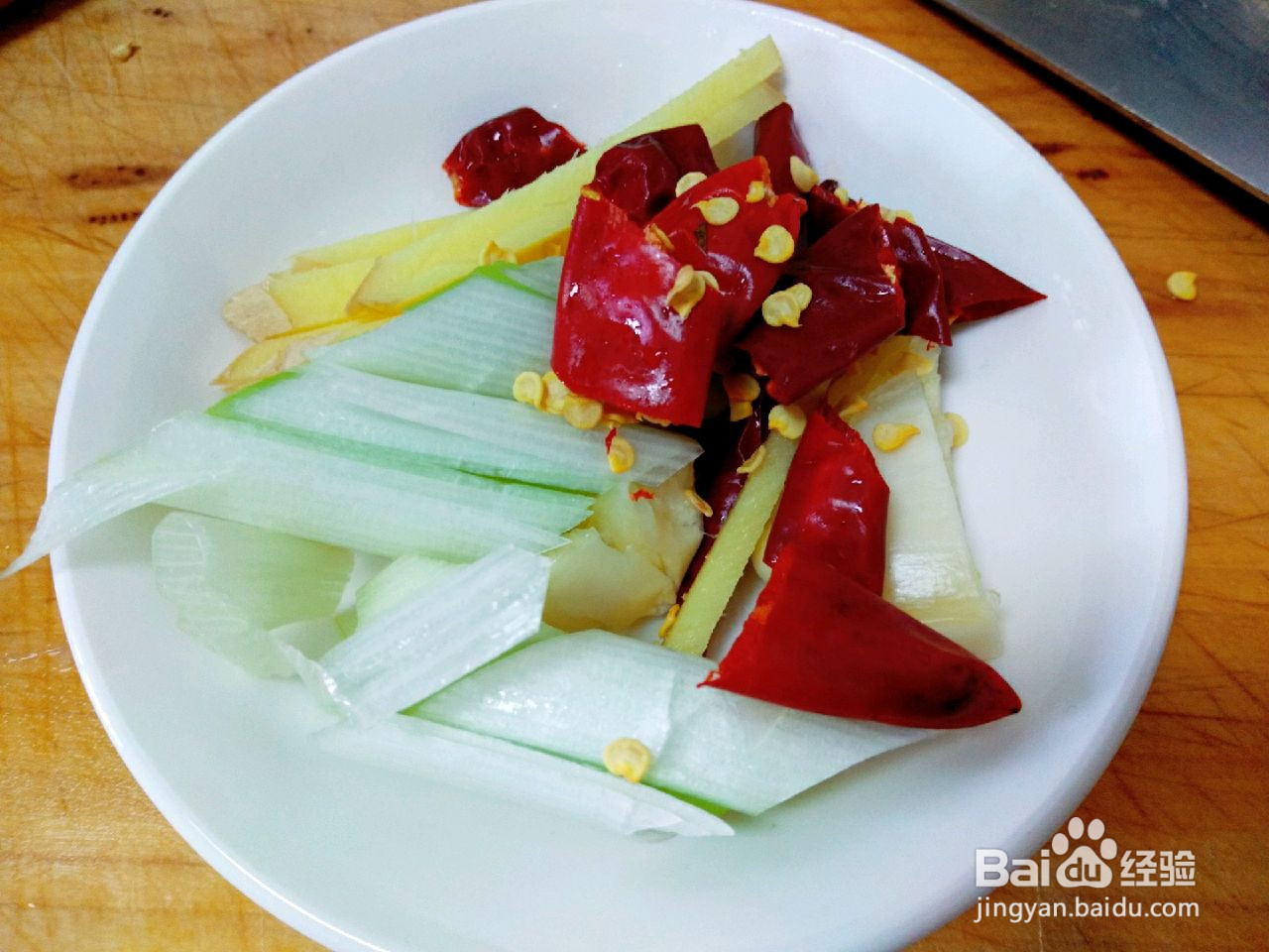 蒜薹炒鸡肉的做法