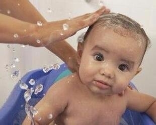 怎样给孩子洗头 ？