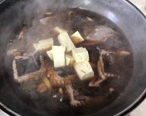 食补养生老板鱼炖豆腐