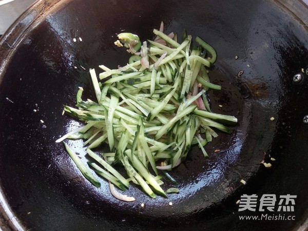 葱头黄瓜鸡蛋炒饼