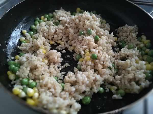 杂蔬糙米蛋炒饭