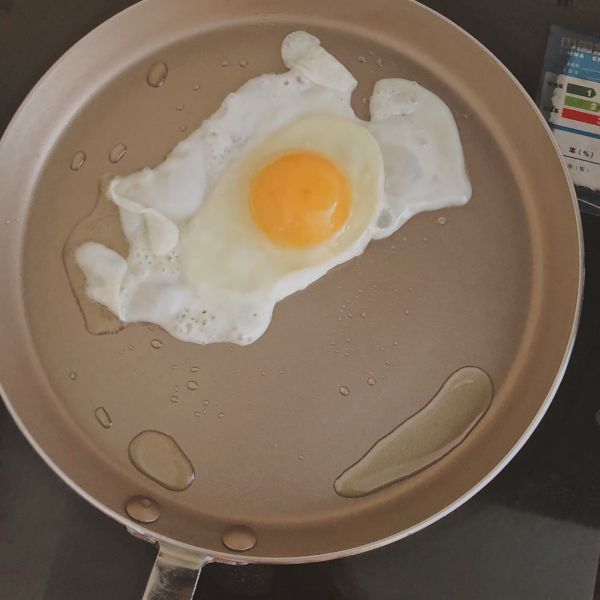 鸡蛋火腿番茄三明治