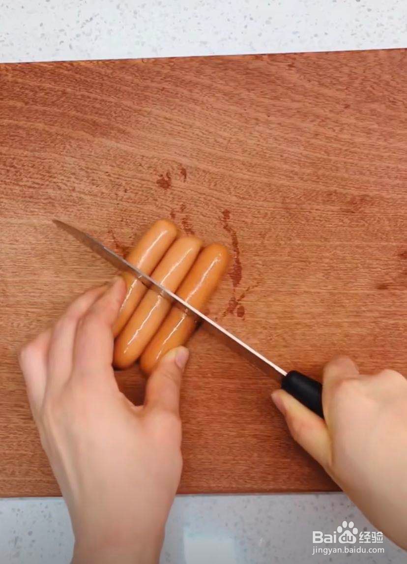 手抓饼花式做法——肠仔卷