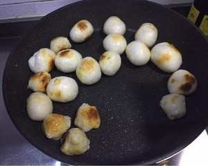 焦熘鱼丸的做法