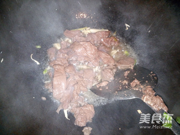 泡姜青椒炒鸭血