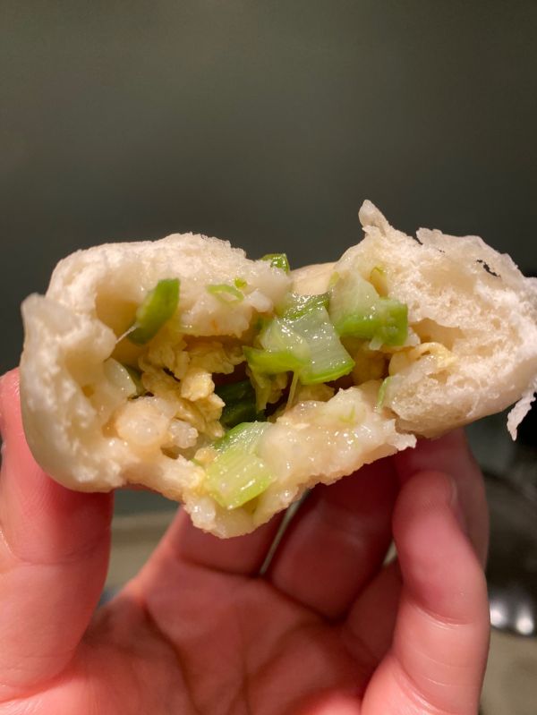 鸡蛋虾仁芦笋包子