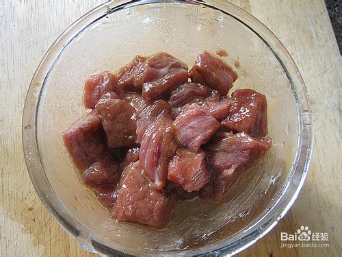 秋葵果仁炒牛肉粒