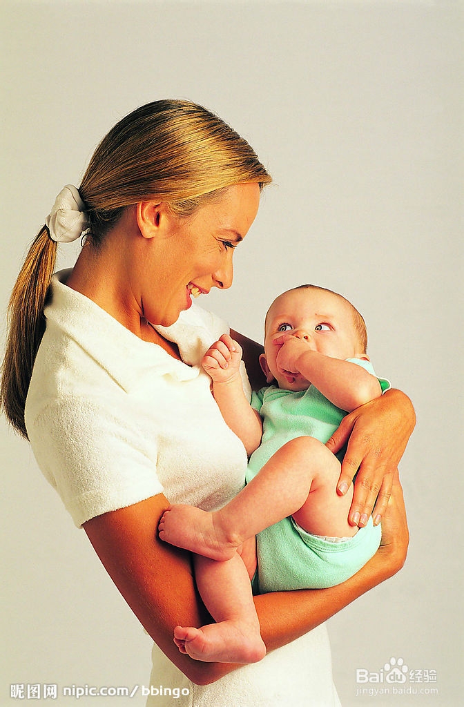 如何给宝宝洗澡