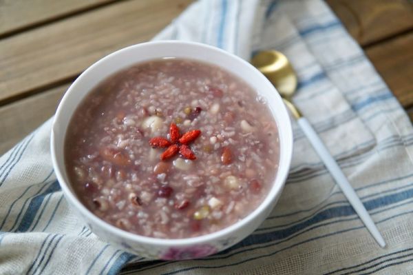 五谷杂粮莲子粥