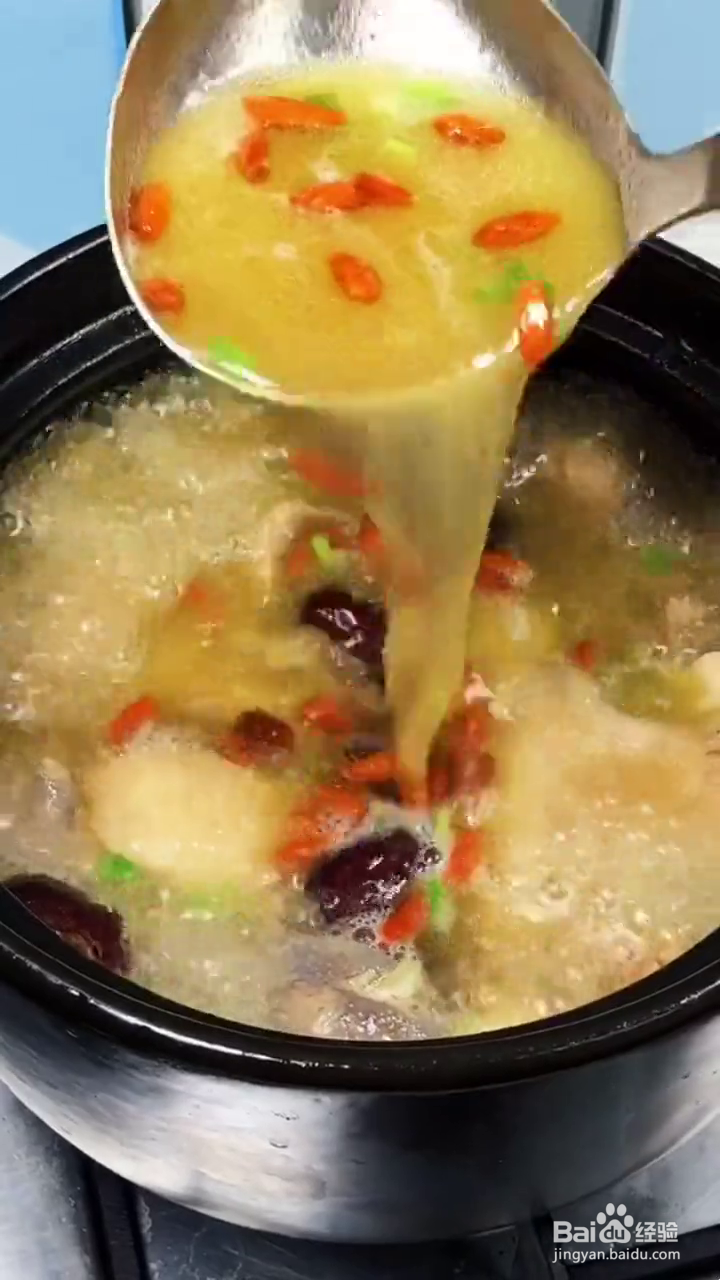 如何制作营养鲜美的砂锅母鸡汤？