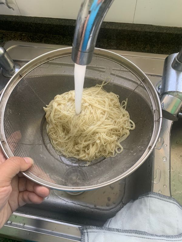 香其酱鸡蛋干拌面